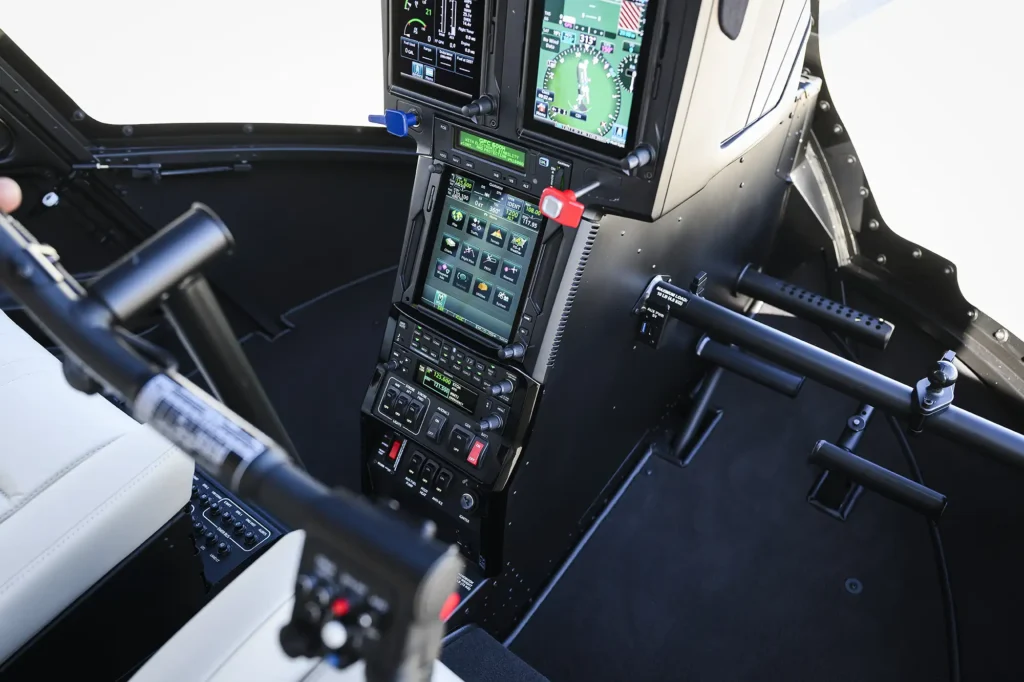 rhc-r66-nxg-pv-medium-shot-upper-lower-console